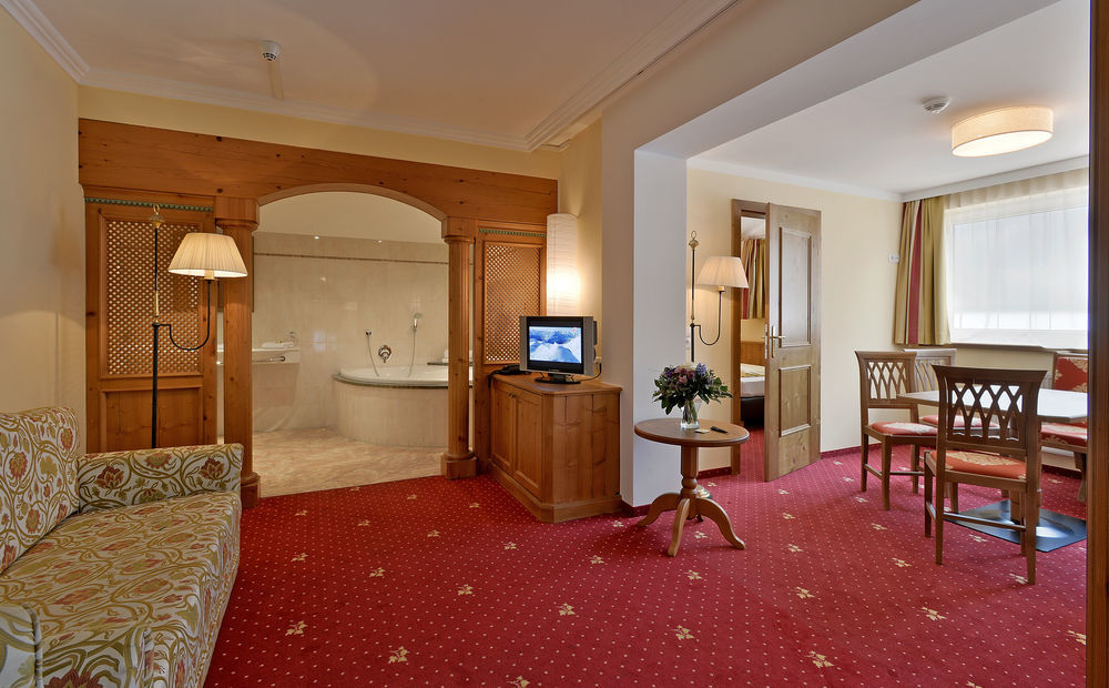 Hotel Gasthof Bruecke Майрхофен Экстерьер фото