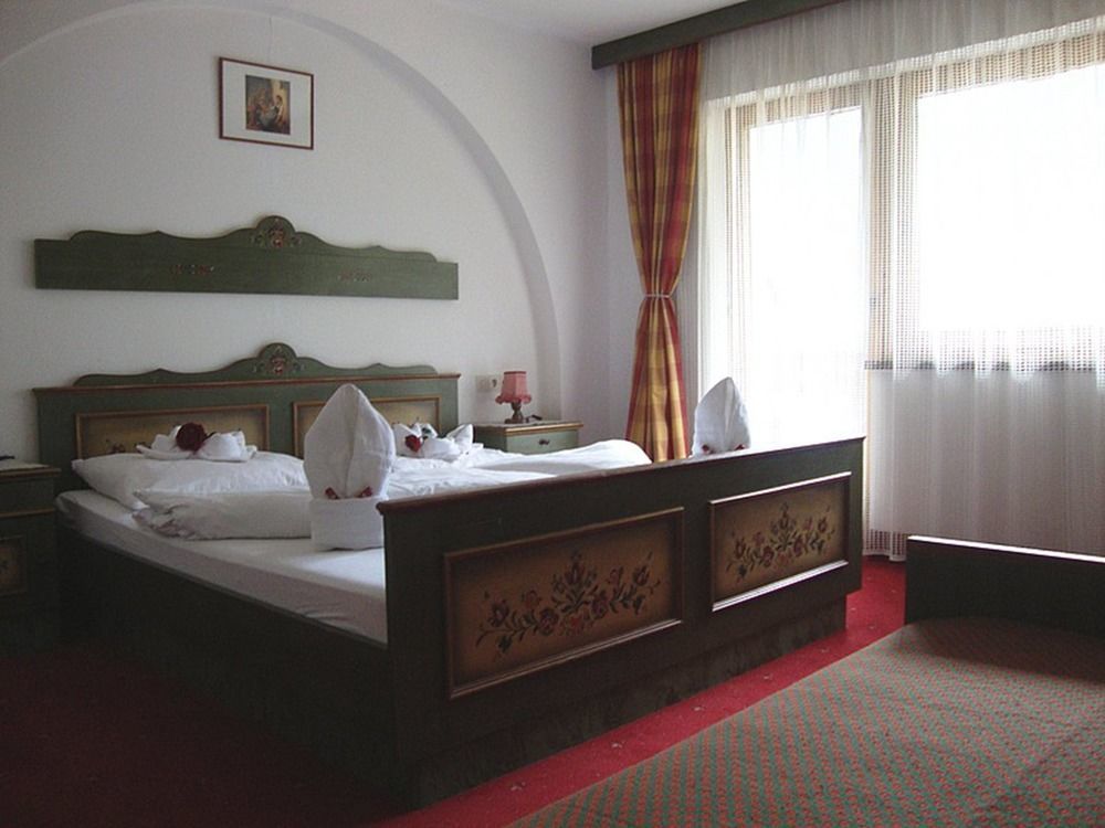 Hotel Gasthof Bruecke Майрхофен Экстерьер фото