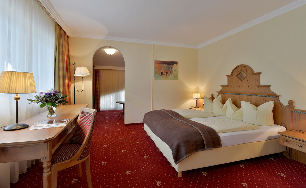 Hotel Gasthof Bruecke Майрхофен Экстерьер фото