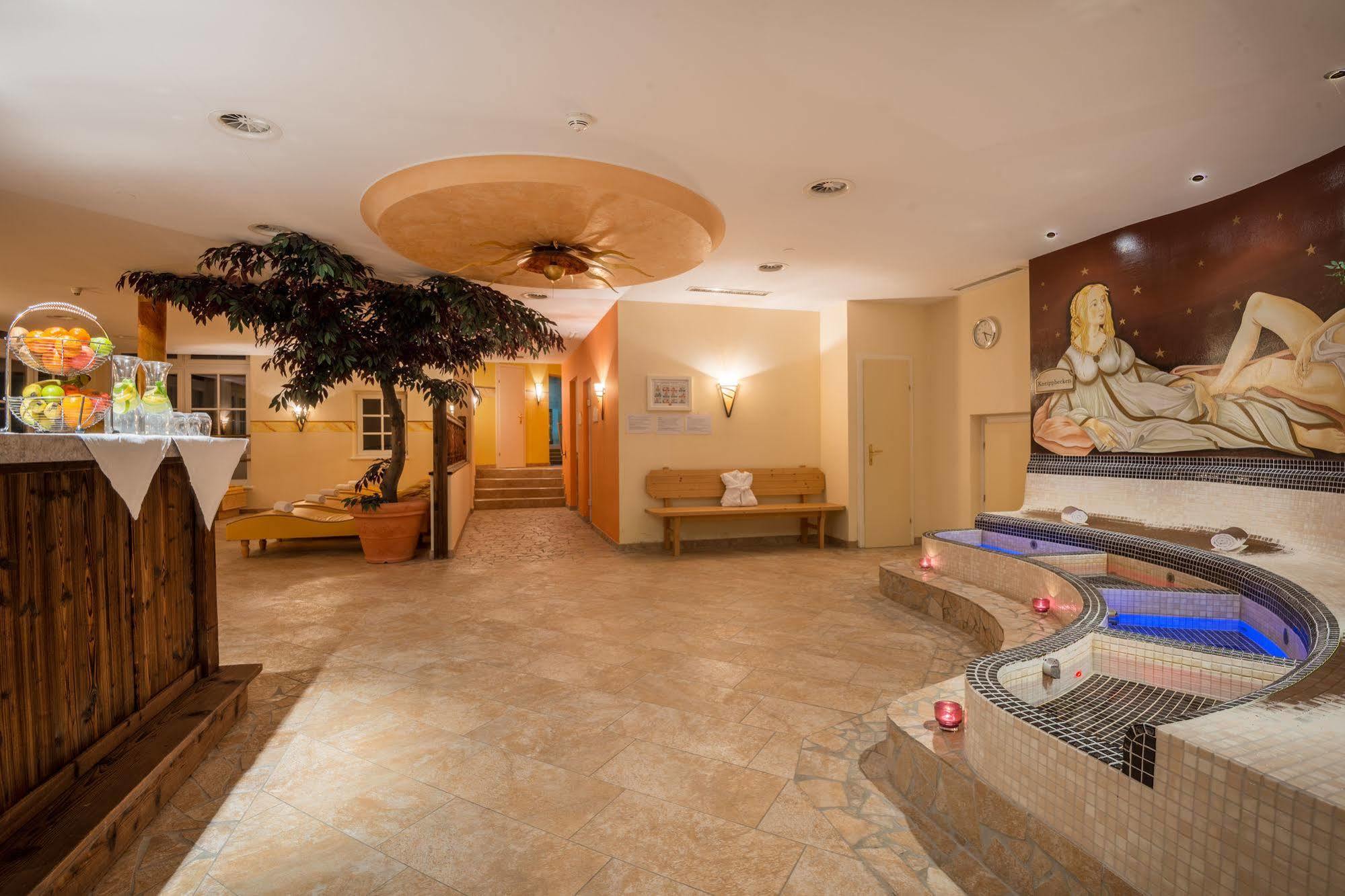Hotel Gasthof Bruecke Майрхофен Экстерьер фото